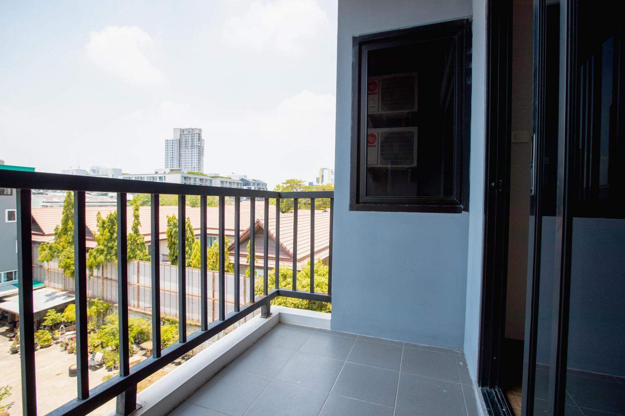 Room 36 Service Apartment 방콕 외부 사진
